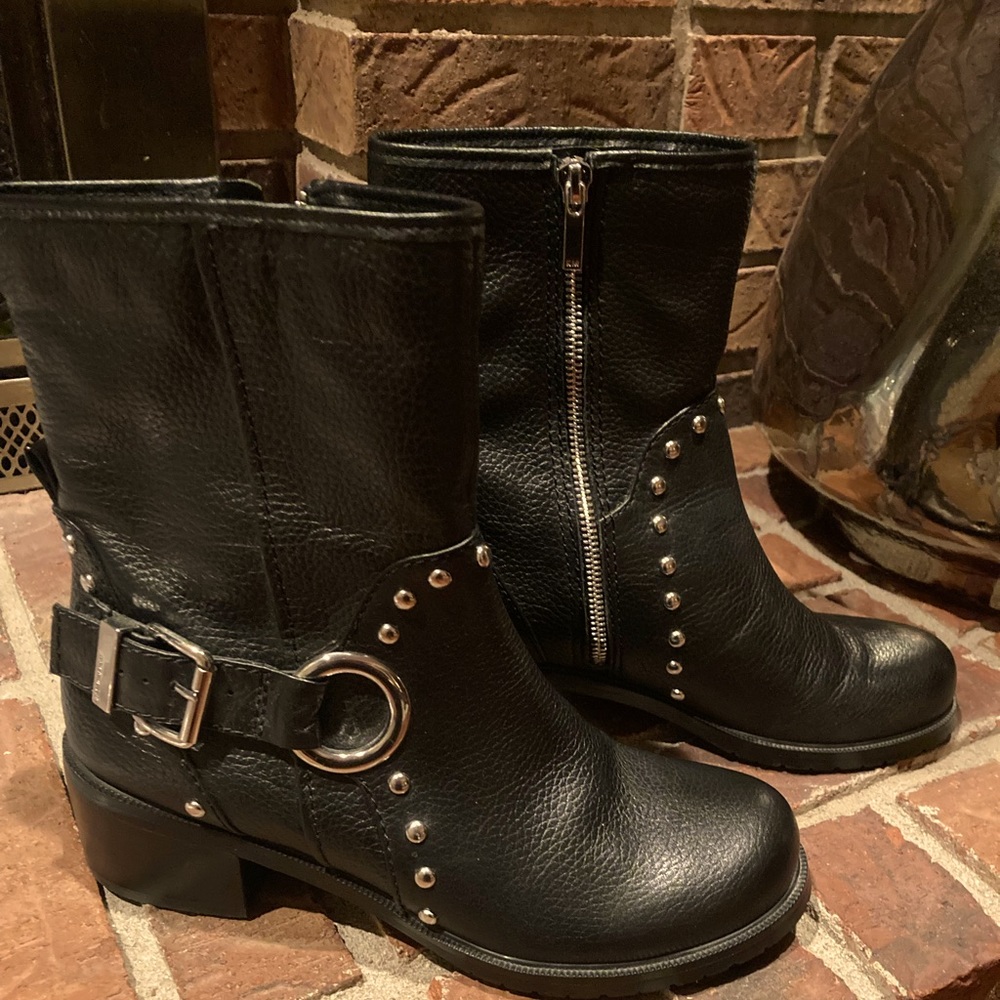 Size 6.5 women’s leather boots
